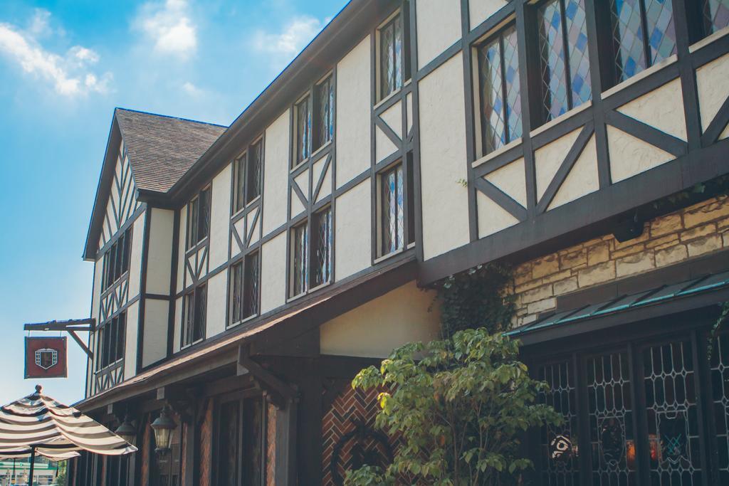 The Cheshire Richmond Heights Exterior foto